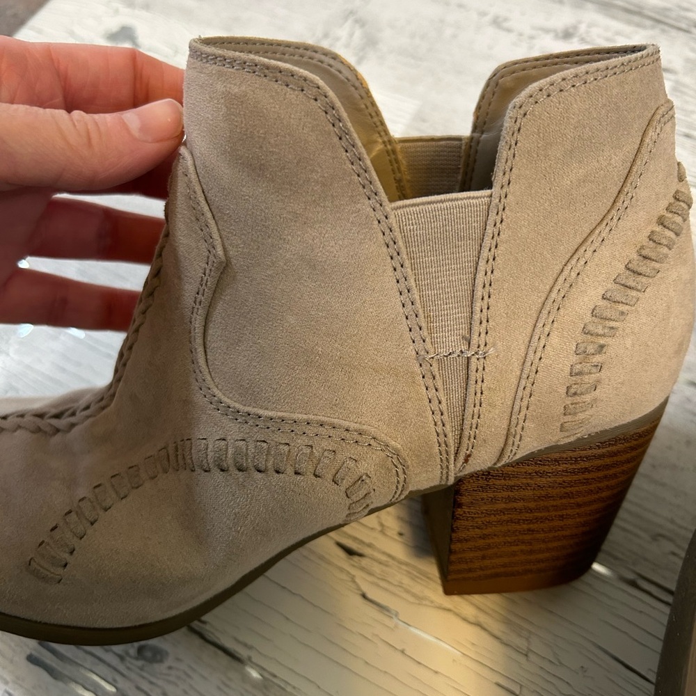 😎 3/$10 AE heeled booties - Picture 5 of 13